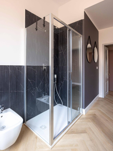 Bathroom 3, Artieri Suites, Piazza Maggiore, Bologna