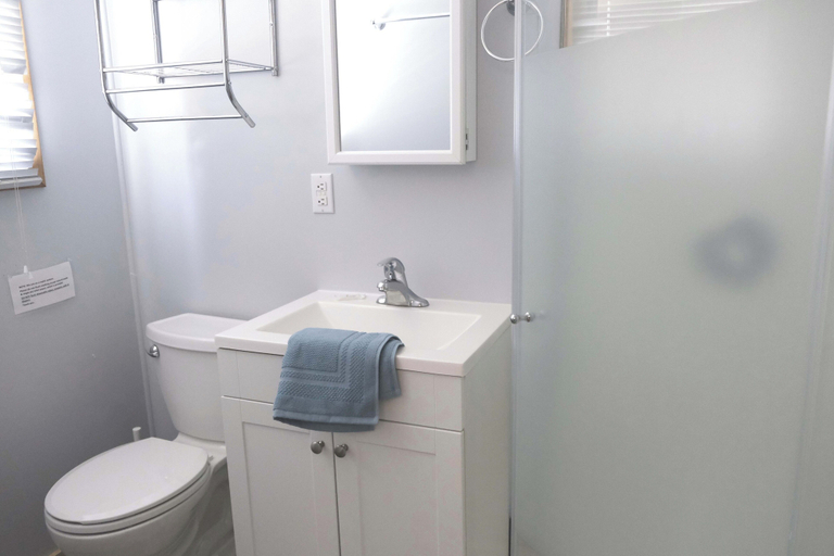 Bathroom 4, White Birches Cottages, Haliburton