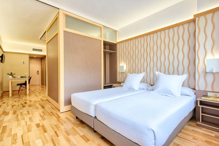 Bedroom 3, Aparthotel Bonanova Suites, Barcelona