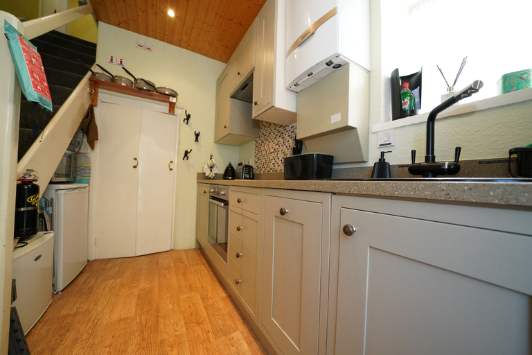 Private kitchen 4, Traditional 2 Bedroom Cottage in Eyam, Hope Valley, Derbyshire