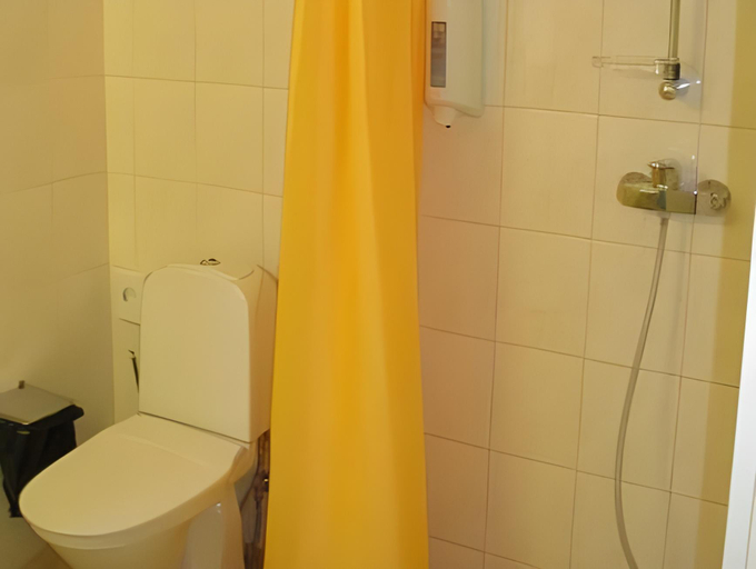 Bathroom 2, Waide Motel, Rongu