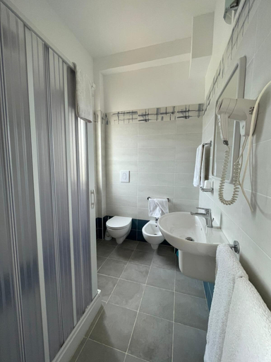 Bathroom 5, Hotel Ponte, Foggia