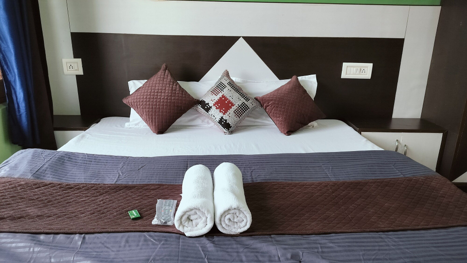 Bedroom 3, Hotel Adventure Inn 20 Metre from Swimming Pool, Kangra