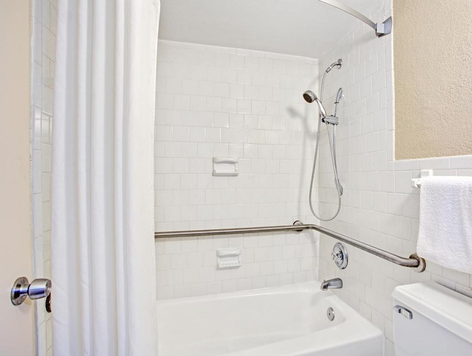 Bathroom 4, Casa Del Mar Hotel, Norfolk