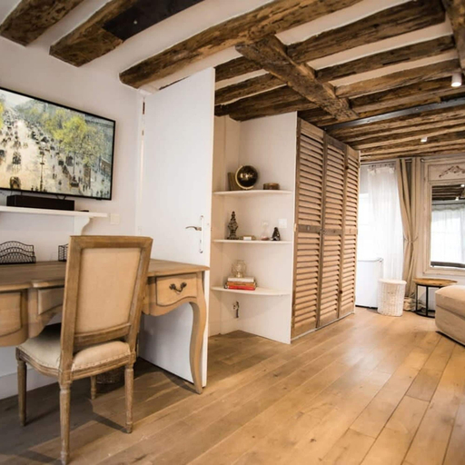 Room 5, Classy Bourgeois Chic 2 Bedroom Apt in Le Marais, Paris