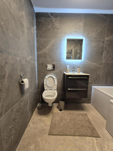 Bathroom 3, Aya's Snaresbrook Apartment, London