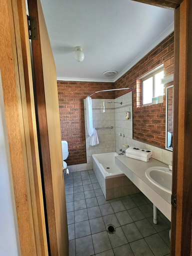 Bathroom 4