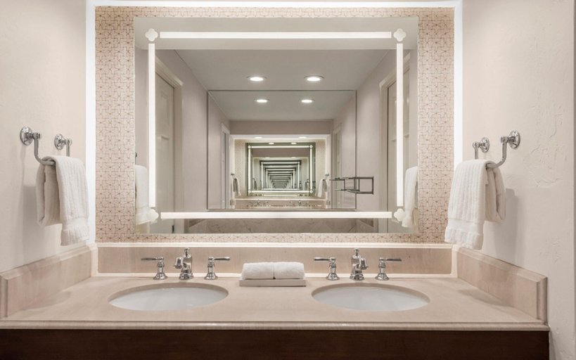 Bathroom 5, Rancho Bernardo Inn, San Diego