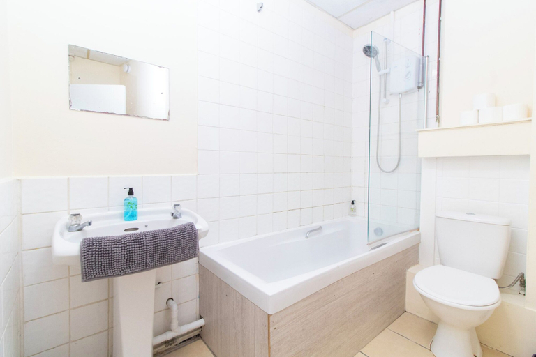 Bathroom 2, Brookvale Guest House Room 11, Southampton