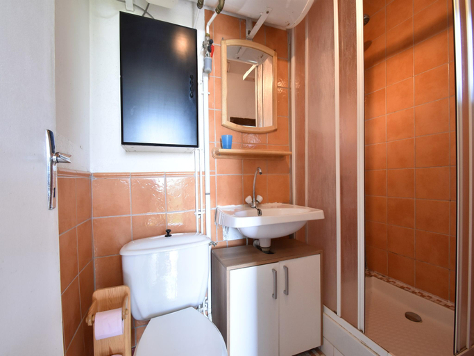 Bathroom, Holiday Home in Decize near Beach, Nièvre