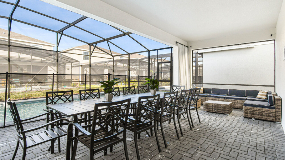 Food & Drinks 5, Elegant Resort Home With Loft, Private Pool & Spa, Polk