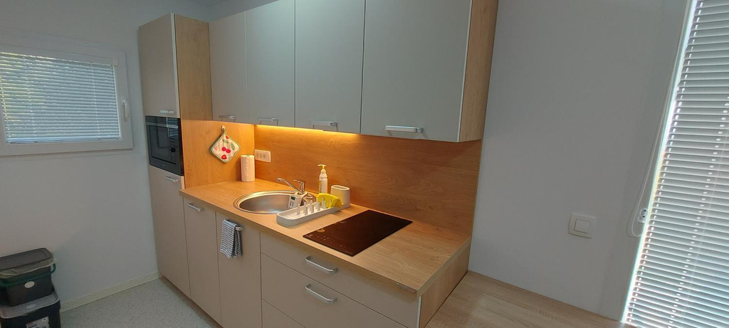 Others 5, Apartma Oli, Koper