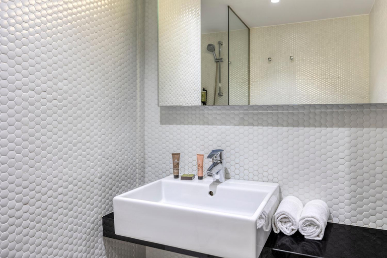 Bathroom, Citadines Ramblas Barcelona, Barcelona