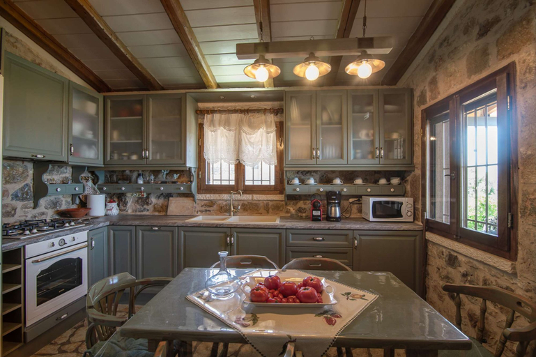 Room 5, Niki s Tower - Majestic Seaview Stone Nest, Peloponnese