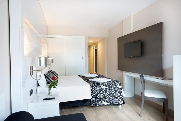 Bedroom 3, Mar Hotels Playa de Muro Suites, Baleares
