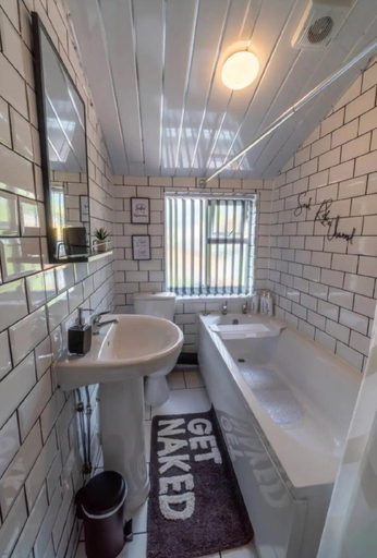 Bathroom 2, Entire home in Nottingham, Nottingham