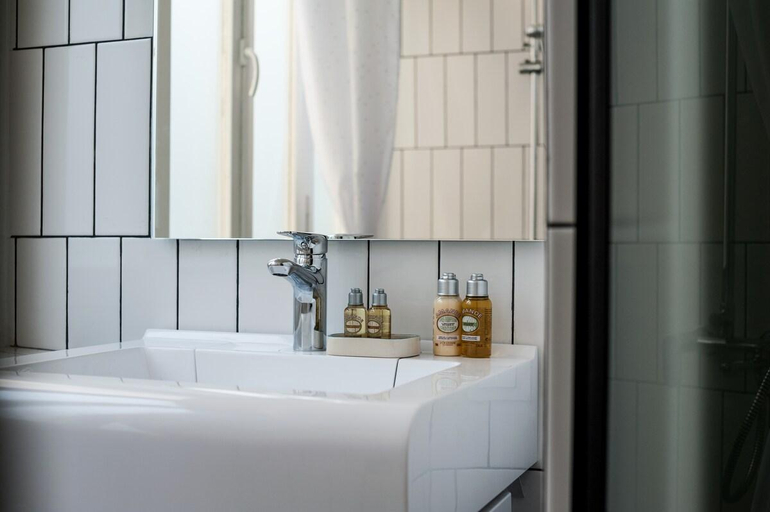 Bathroom 2, Green apartment, Tbilisi