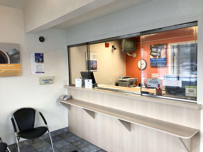 Public Area 2, Motel 6 Enfield, CT - Hartford, Hartford
