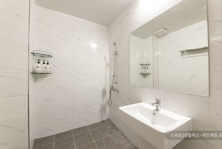 Bathroom 3, Hyatt Motel, Suncheon