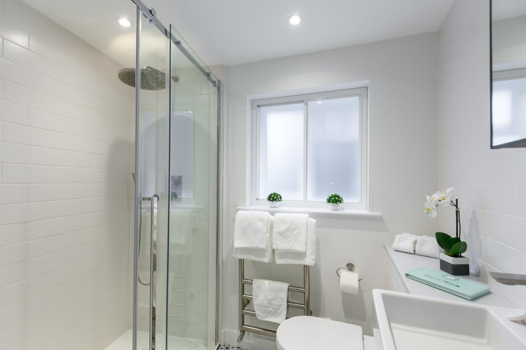 Bathroom 4, Urban Chic - Wellington, London