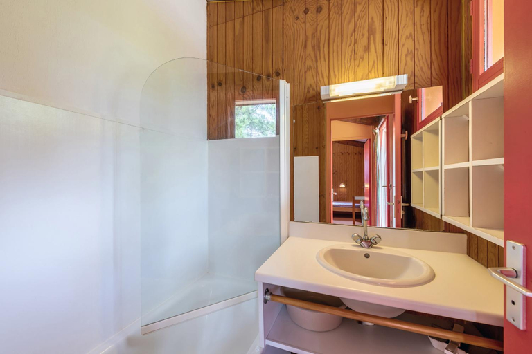 Bathroom, SOWELL LES SENTES, Gironde