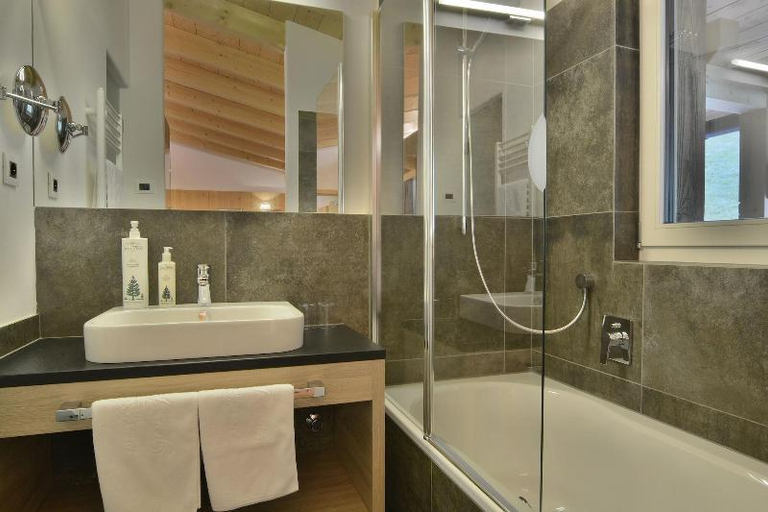 Bathroom 4, Alpine Hotel Gran Foda', Bolzano