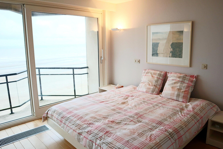 Room 4, Attic Apartment in Nieuwpoort by the Beach, West-Vlaanderen