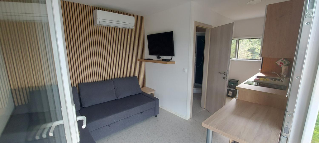 Others 3, Apartma Oli, Koper