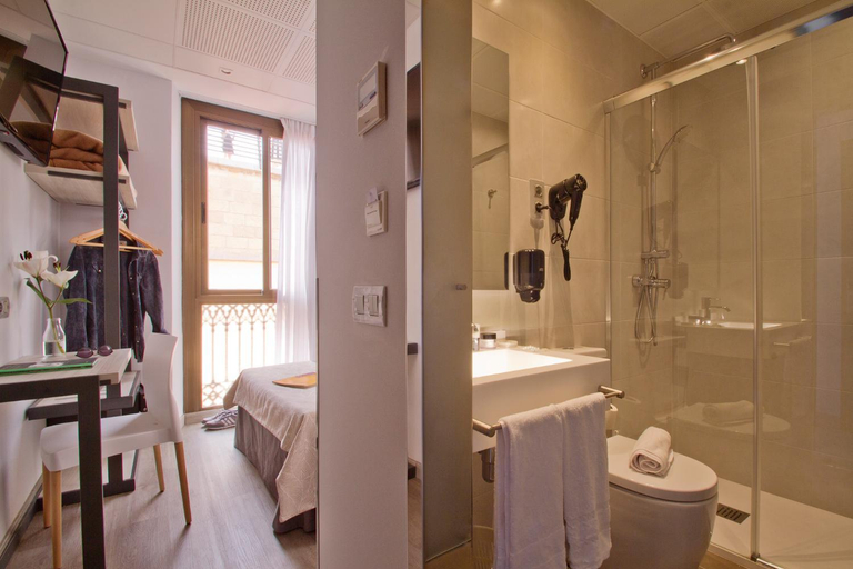 Bathroom 4, Hostal Benidorm, Barcelona