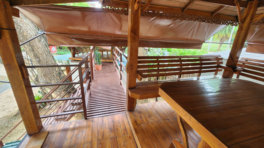 Public Area 5, Seven 50s, Pai
