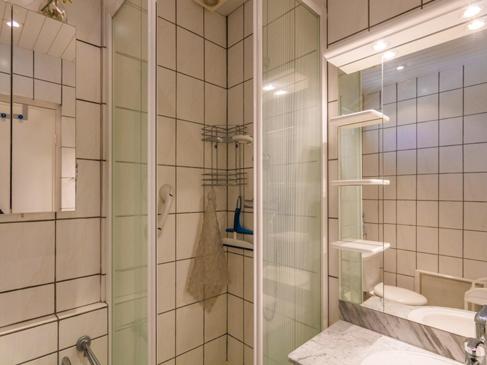 Bathroom 3, Caves  Castles Escape, Lot