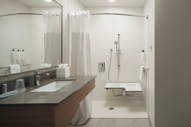 Bathroom 3, Fairfield Inn & Suites by Marriott Cleveland, Bradley