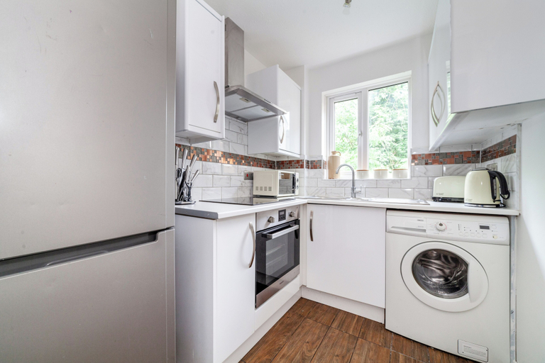 Others 5, Lovely Apartment in Peckham, London
