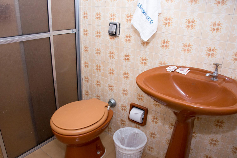 Bathroom 3, Hotel Sao Francisco, Águas de Lindóia