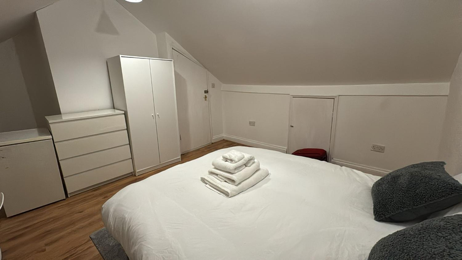 5, High Street, London