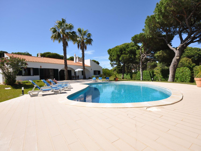 Others 2, Villa in Vilamoura with Pool near Golf Course, Loulé