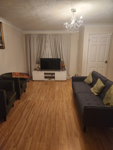 Others 5, Captivating 3-Bed House in Kent, London
