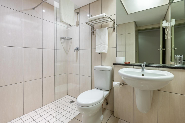 Bathroom 4, African Sky Harrismith Inn, Thabo Mofutsanyane