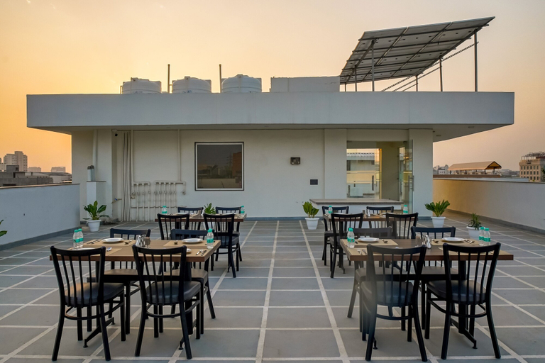 Food & Drinks 5, Hotel Urban Oasis Near Millennium Metro, Gurgaon