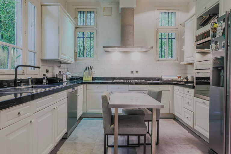 Private kitchen 5, Mansion With Swimming Pool - 5bd/10p - Neuilly, Hauts-de-Seine