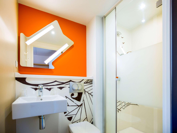 Bathroom 3, ibis budget Dieppe Centre Port, Seine-Maritime