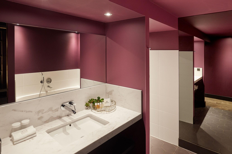 Bathroom 5, Van der Valk Hotel Sassenheim-Leiden, Sassenheim