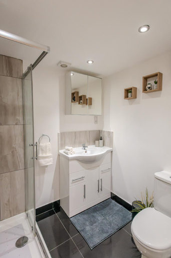 Bathroom 3, Basement Apartment, London