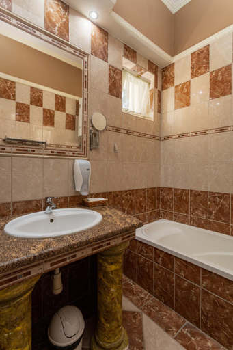 Bathroom 4, Illes Hotel, Szeged