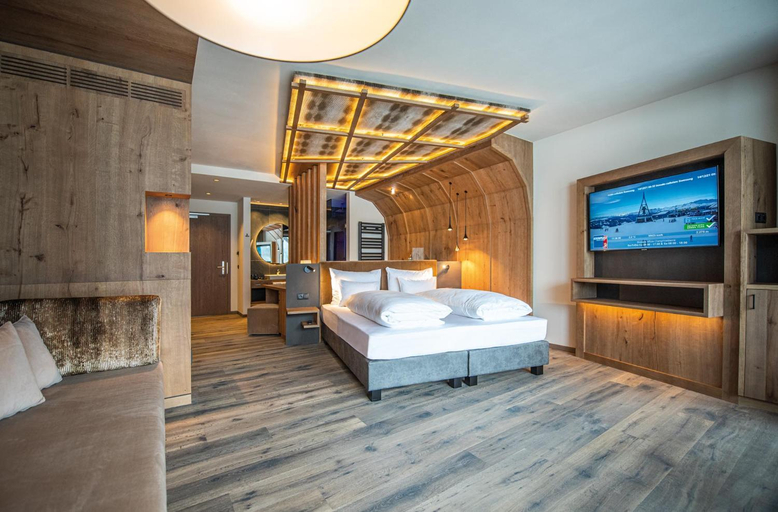 Bedroom 3, Leitgam Adults Only Hotel, Bolzano