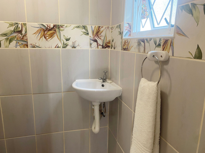 Bathroom 4, Fisherman's Cottage, Ugu