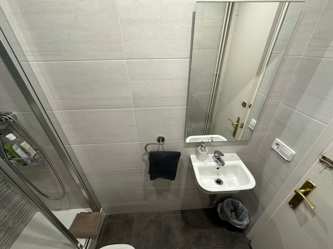 Bathroom 2, Rooms Nuevo Arago, Barcelona