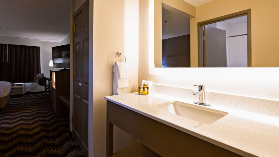 Bathroom 5, Best Western Salinas Valley Inn & Suites, Monterey