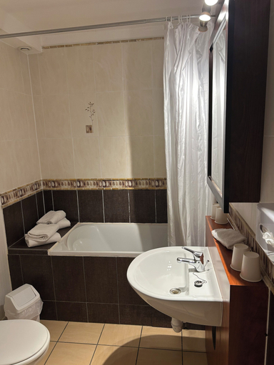 Bathroom 4, Contact Hotel Utah Beach Carentan, Manche
