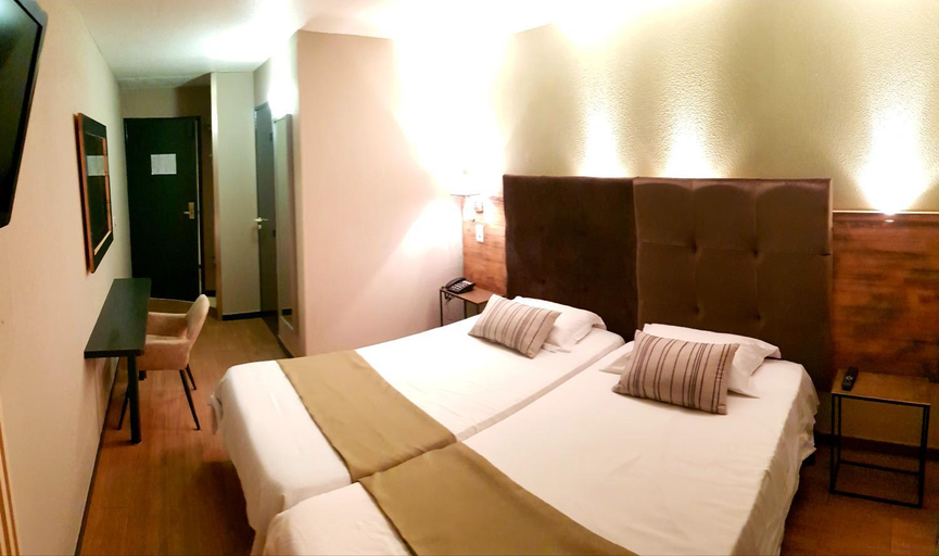 Bedroom 3, Euro Hotel Paris Creteil Metro, Val-de-Marne